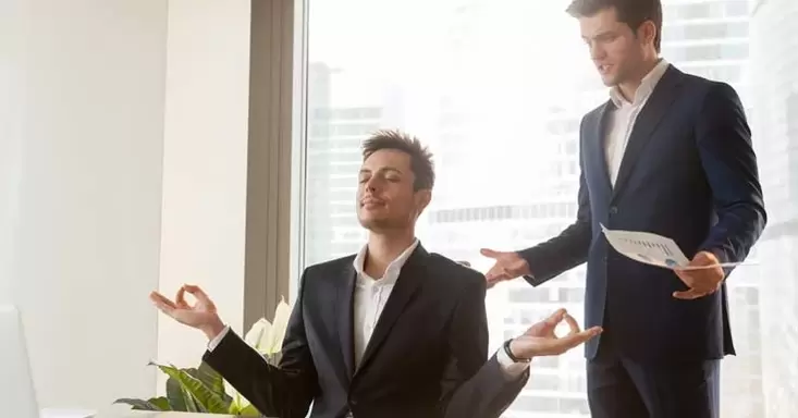 okioki mai i te mahi ki te whakapiki ake i te kaha